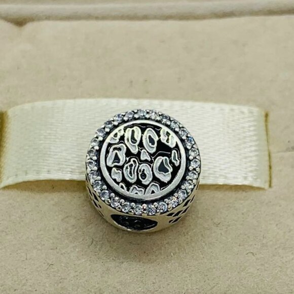 🔥🔥Pandora Black Leopard Print String Charm For Bracelet - Picture 1 of 4